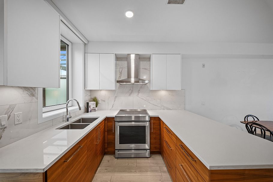 28 720 E 3rd Street North Vancouver, BC - 3