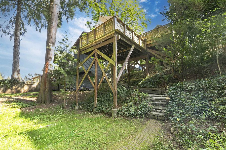 2029 Philip Avenue North Vancouver, BC - 29