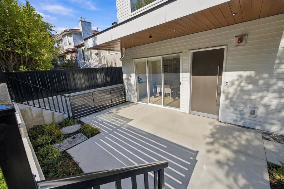 1 3185 Graveley Street Vancouver, BC - 4