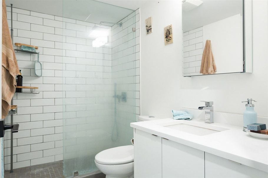 2 3250 W 4th Avenue Vancouver, BC - 4