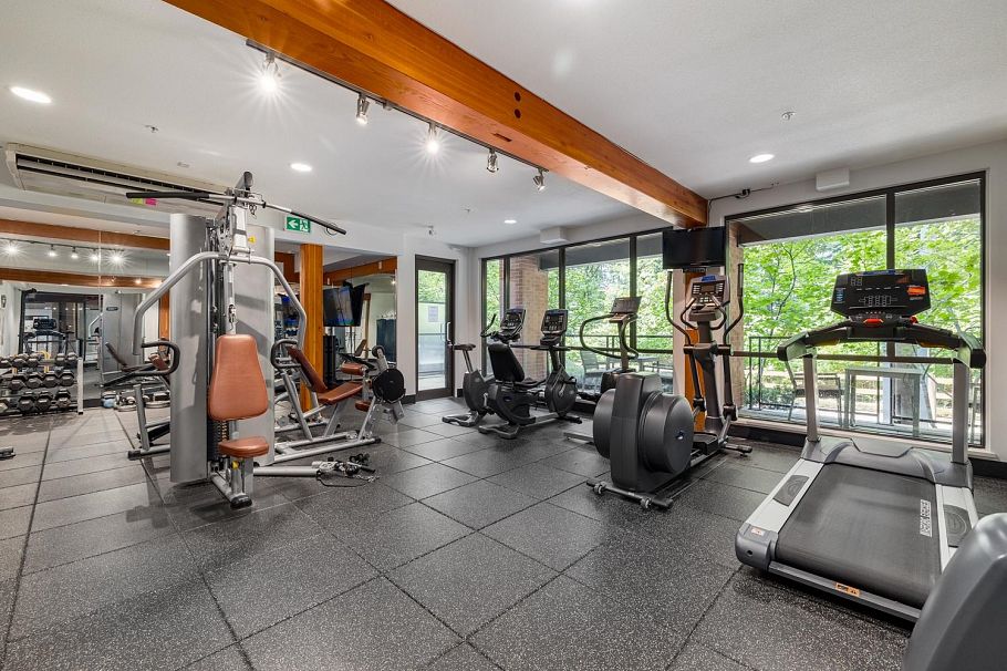 402 733 W 3rd Street North Vancouver, BC - 25