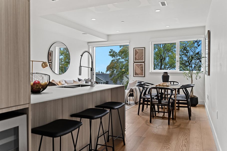 140 W Woodstock Avenue Vancouver, BC - 1