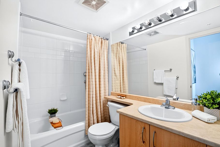 1001 3588 Crowley Drive Vancouver, BC - 21