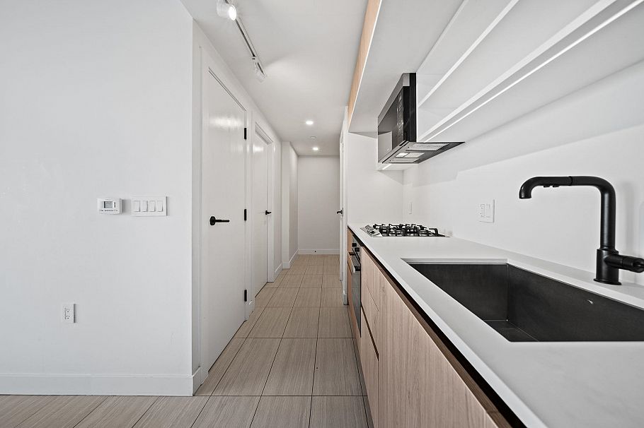 2504 5058 Joyce Street Vancouver, BC - 2
