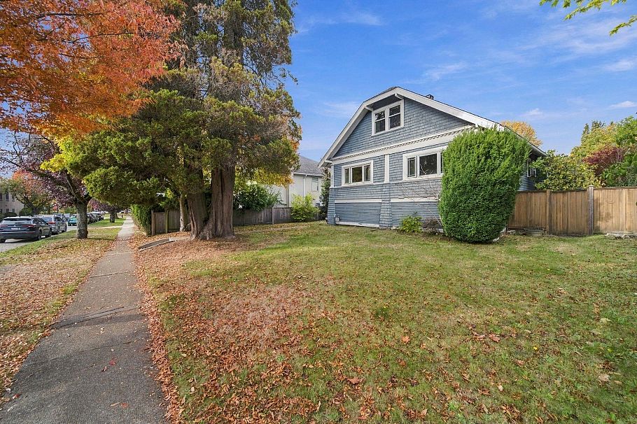 2071 W 44th Avenue Vancouver, BC - 31