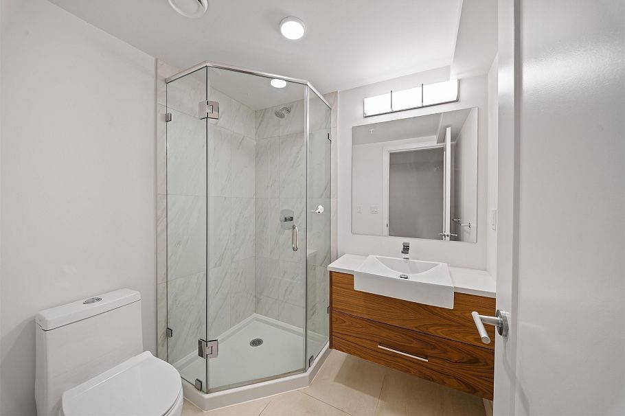 28 720 E 3rd Street North Vancouver, BC - 24