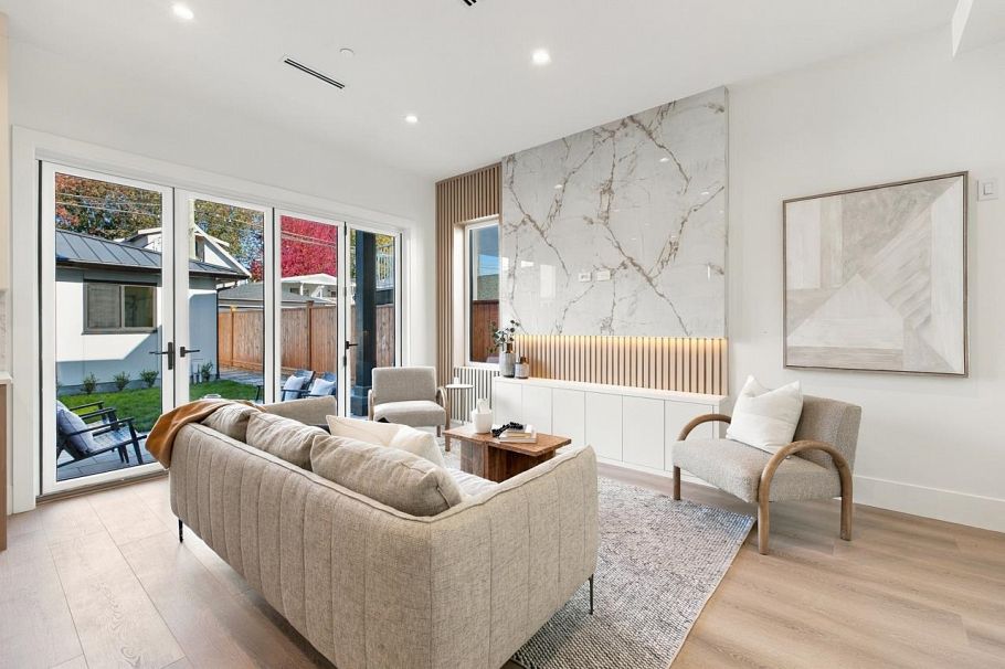 2 841 E 39th Avenue Vancouver, BC - 3