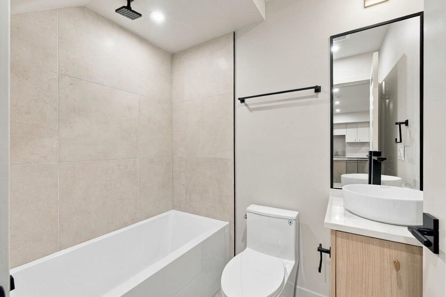 3547 W 38th Avenue Vancouver, BC - 38