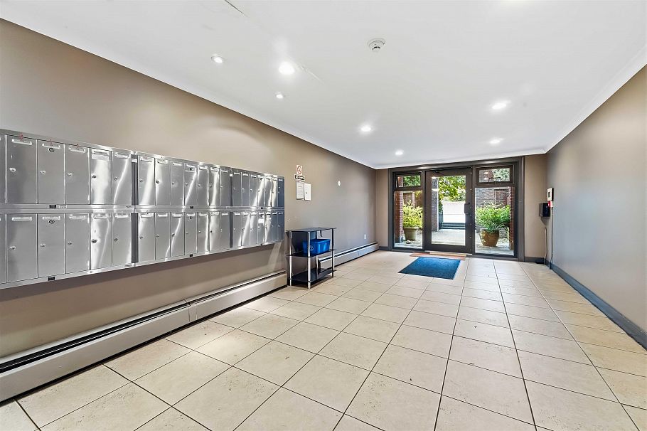 302 211 W 3rd Street North Vancouver, BC - 21