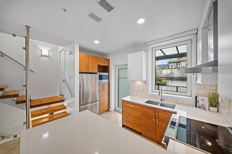 28 720 E 3rd Street North Vancouver, BC - 11