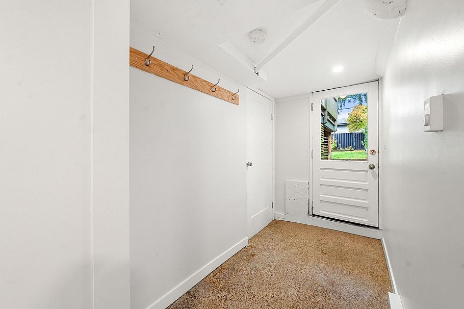 612 E 4th Street North Vancouver, BC - 24