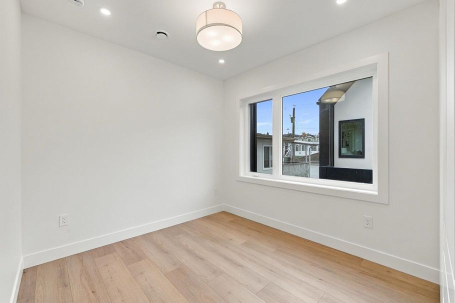 2 3018 E 19th Avenue Vancouver, BC - 17