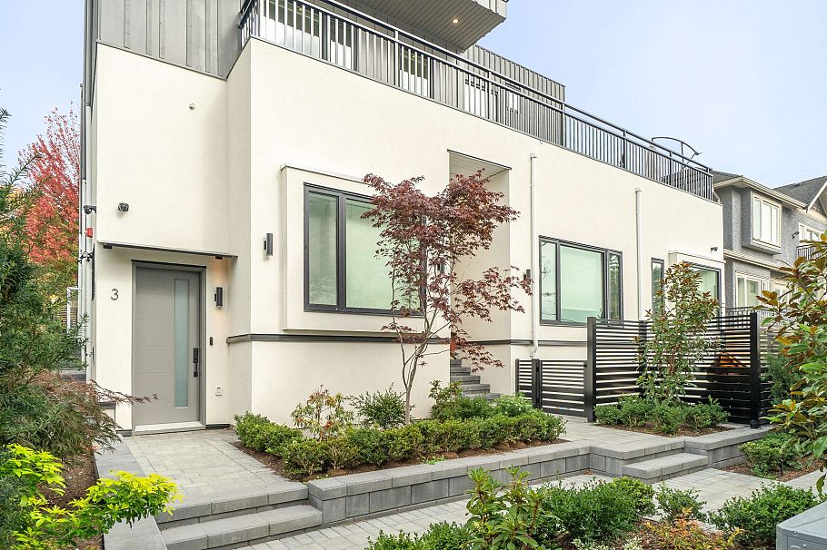 3 950 W 57th Avenue Vancouver, BC - 1