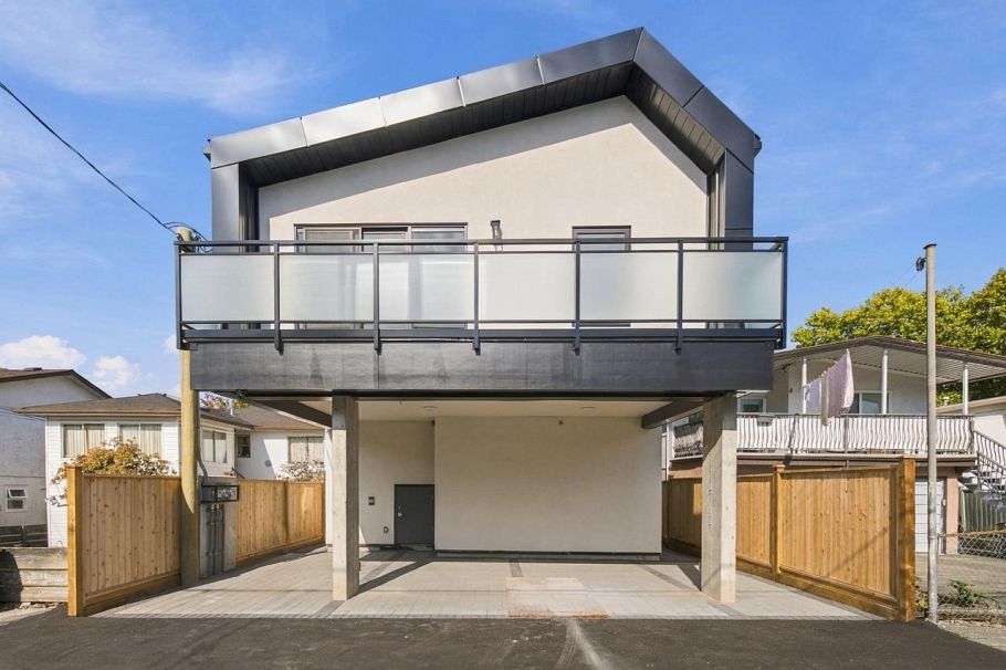 2 3018 E 19th Avenue Vancouver, BC - 36