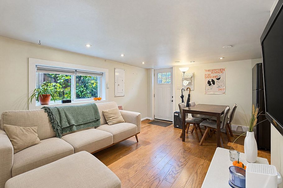1701 Semlin Drive Vancouver, BC - 25