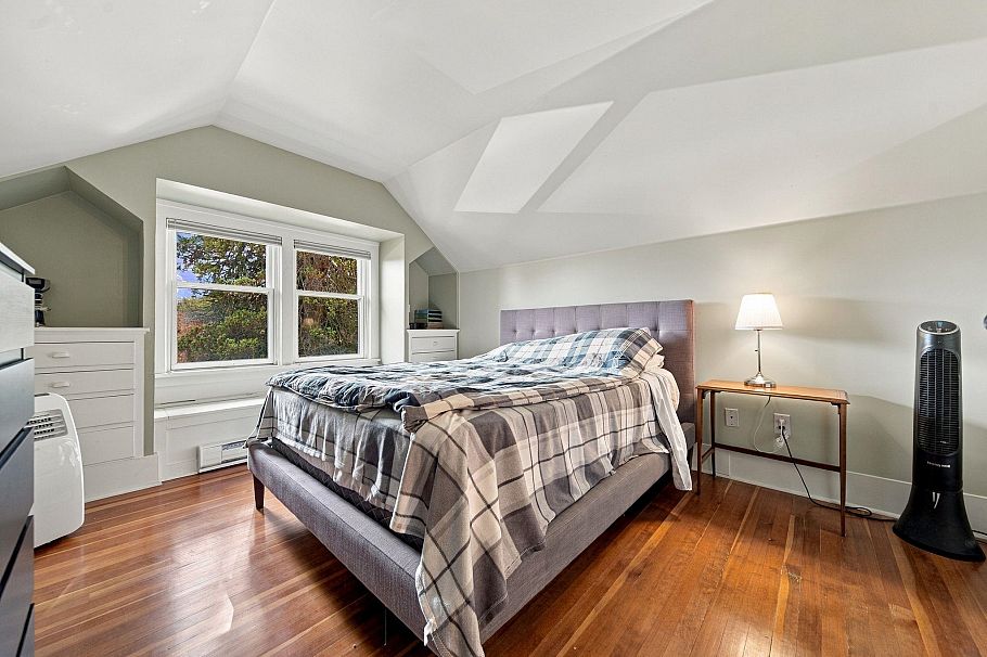 2071 W 44th Avenue Vancouver, BC - 22