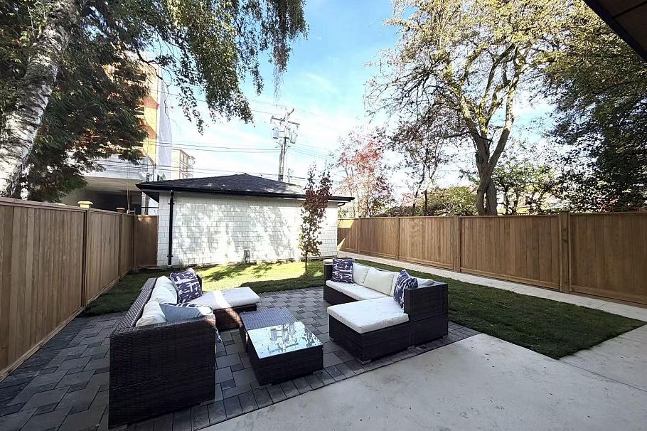 2 4579 W 11th Ave Avenue Vancouver, BC - 35