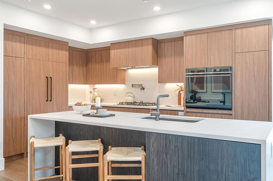 3 950 W 57th Avenue Vancouver, BC - 3