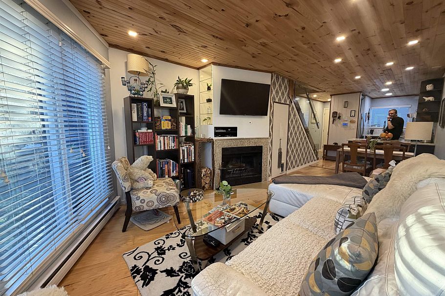 C 733 W 16th Avenue Vancouver, BC - 11