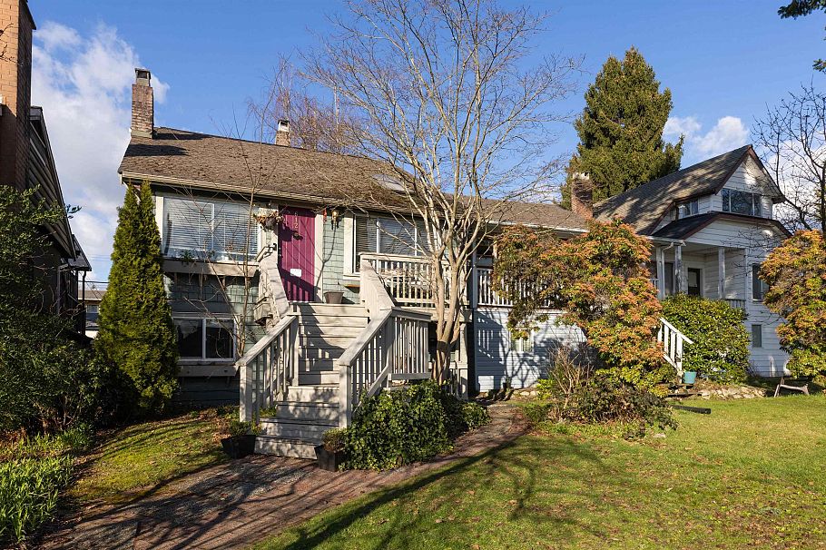 612 E 4th Street North Vancouver, BC - 1