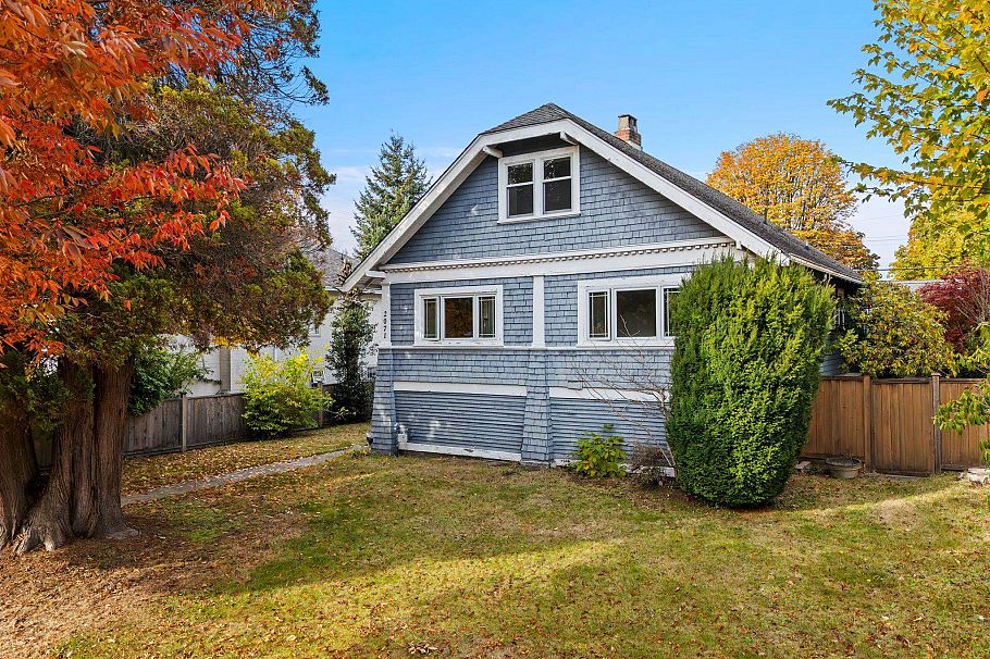 2071 W 44th Avenue Vancouver, BC - 32