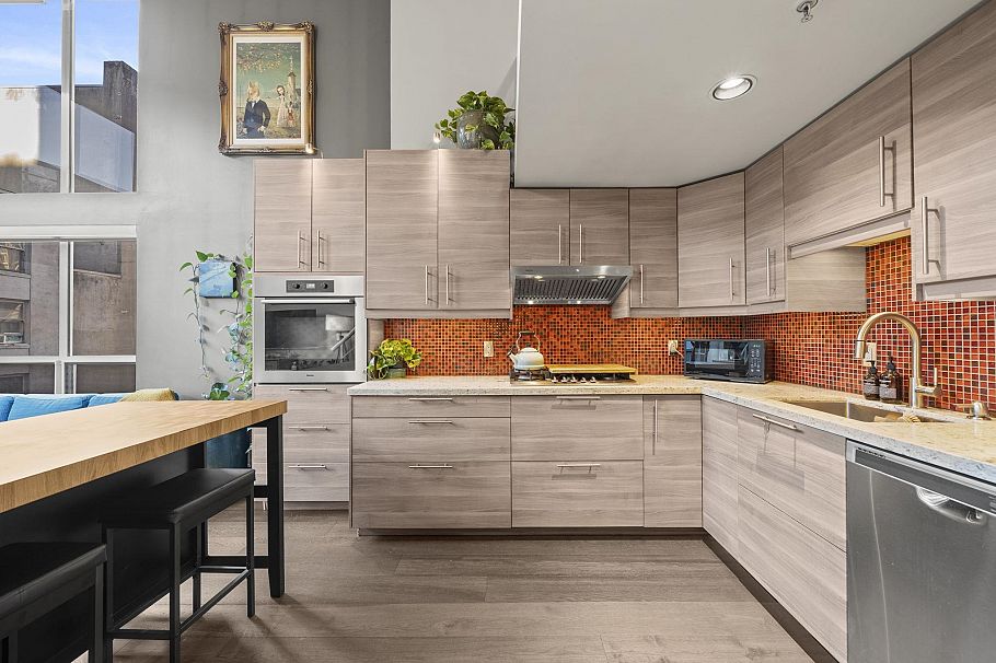 303 933 Seymour Street Vancouver, BC - 4