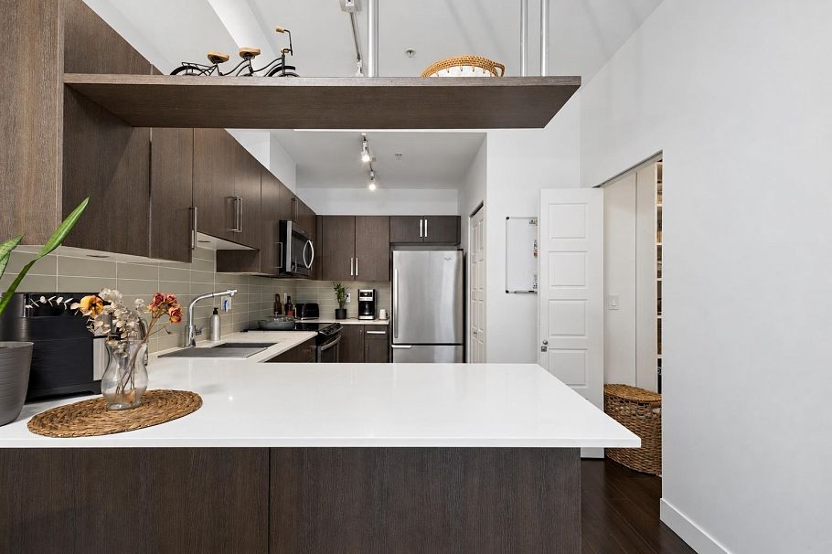 881 Salsbury Drive Vancouver, BC - 8