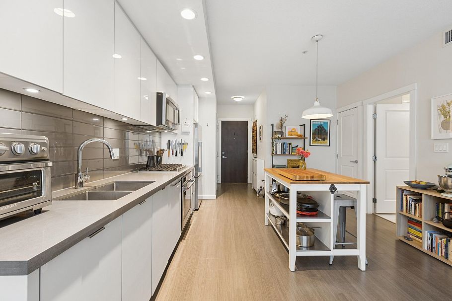 301 277 W 1st Street North Vancouver, BC - 6