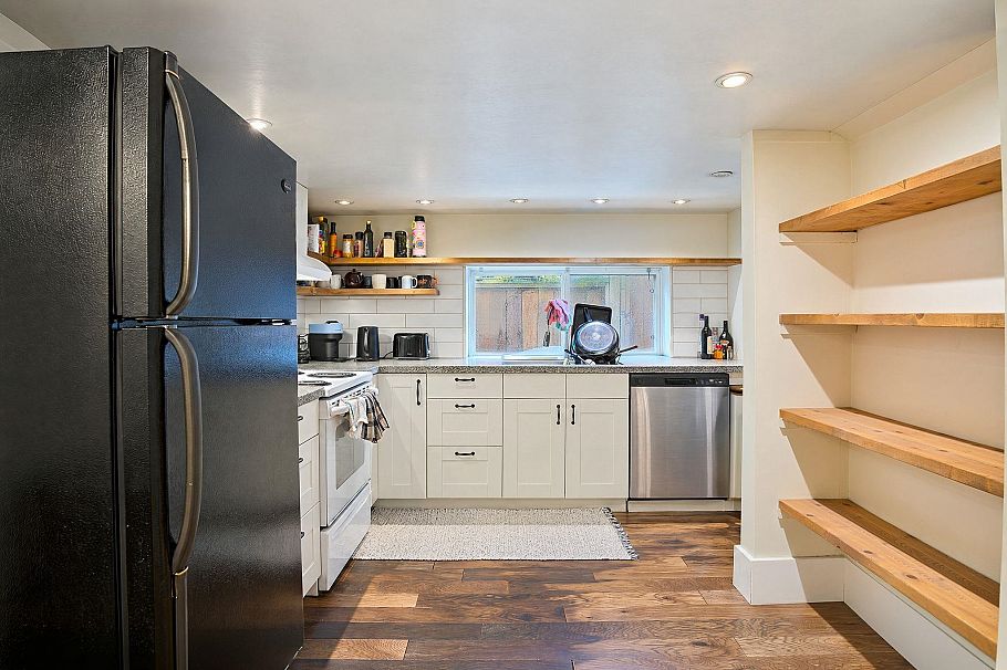 1701 Semlin Drive Vancouver, BC - 27