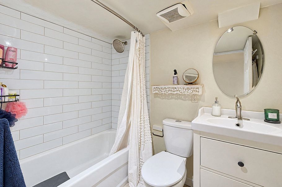1701 Semlin Drive Vancouver, BC - 32
