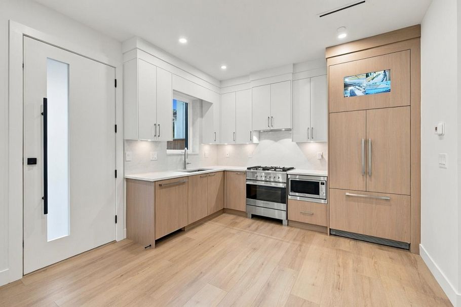 2 3018 E 19th Avenue Vancouver, BC - 8
