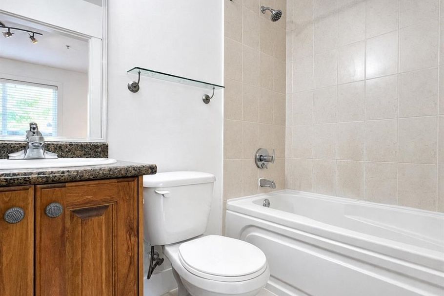2388 E 5th Avenue Vancouver, BC - 17