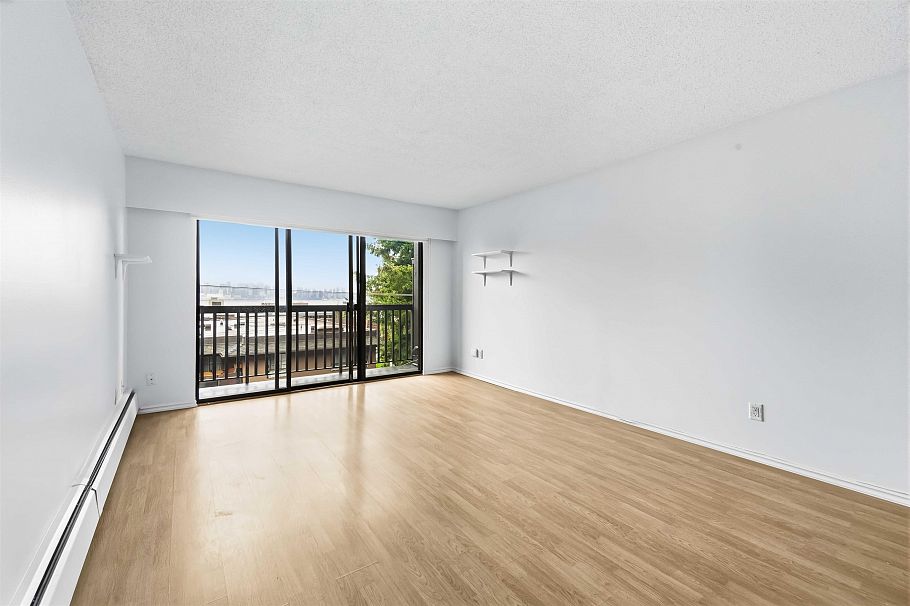 302 211 W 3rd Street North Vancouver, BC - 3