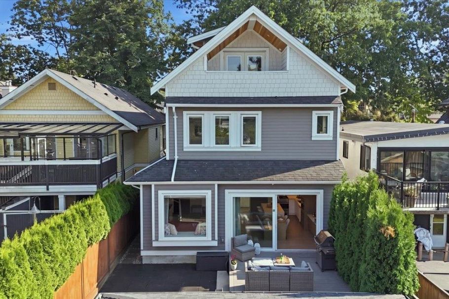2137 E 2nd Avenue Vancouver, BC - 1