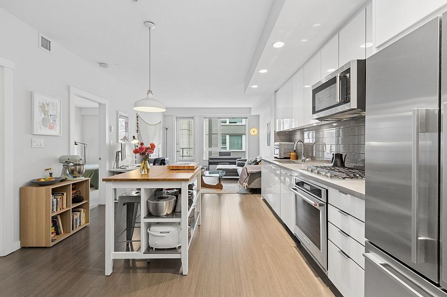 301 277 W 1st Street North Vancouver, BC - 10