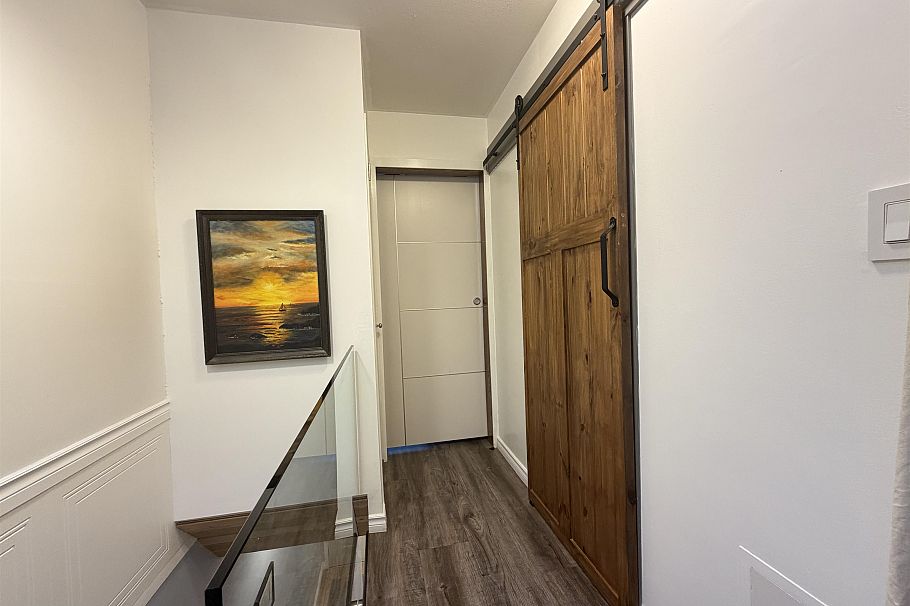 C 733 W 16th Avenue Vancouver, BC - 26