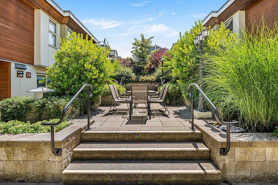 4 618 W 6th Avenue Vancouver, BC - 1