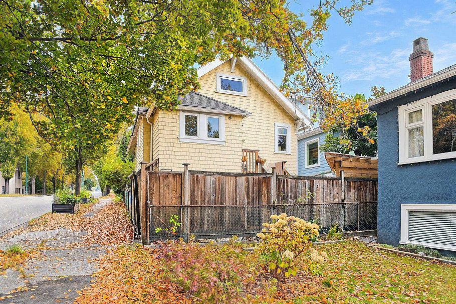 1701 Semlin Drive Vancouver, BC - 35
