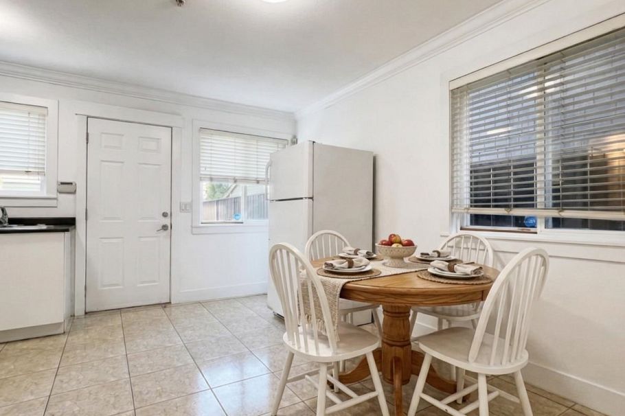2388 E 5th Avenue Vancouver, BC - 19