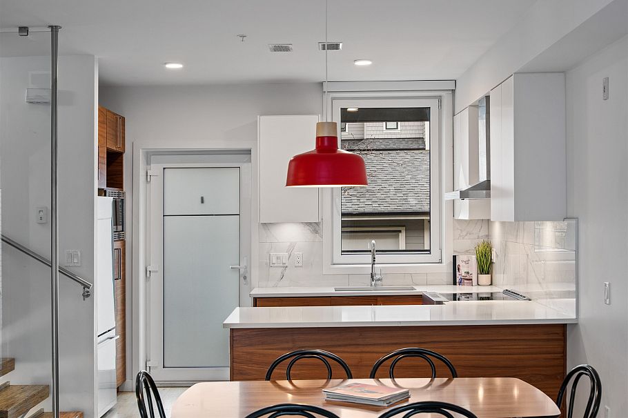 28 720 E 3rd Street North Vancouver, BC - 9