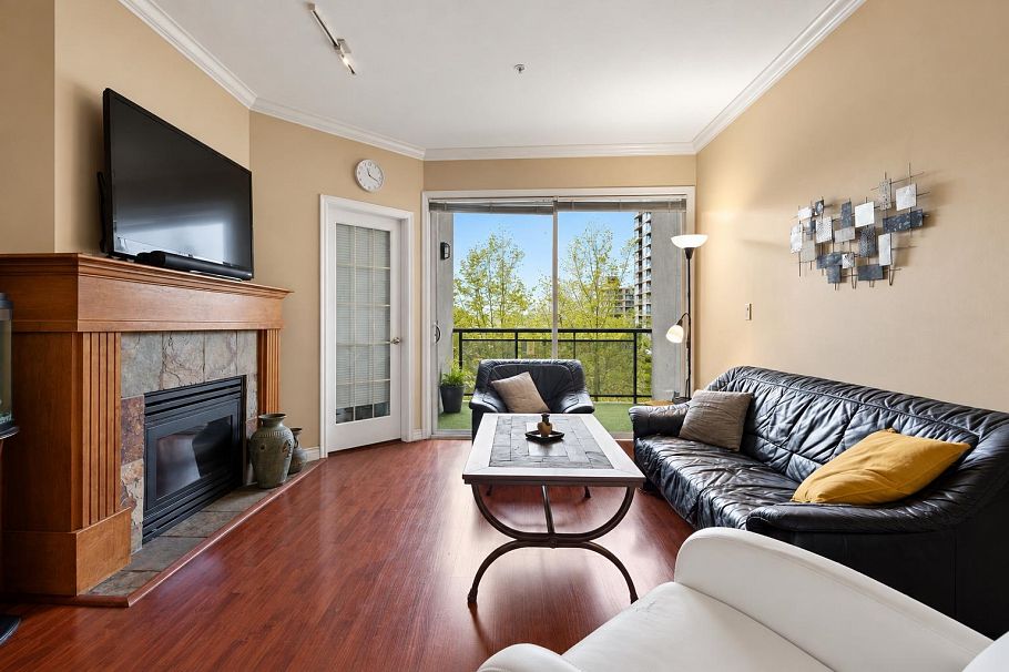 302 131 W 3rd Street North Vancouver, BC - 1