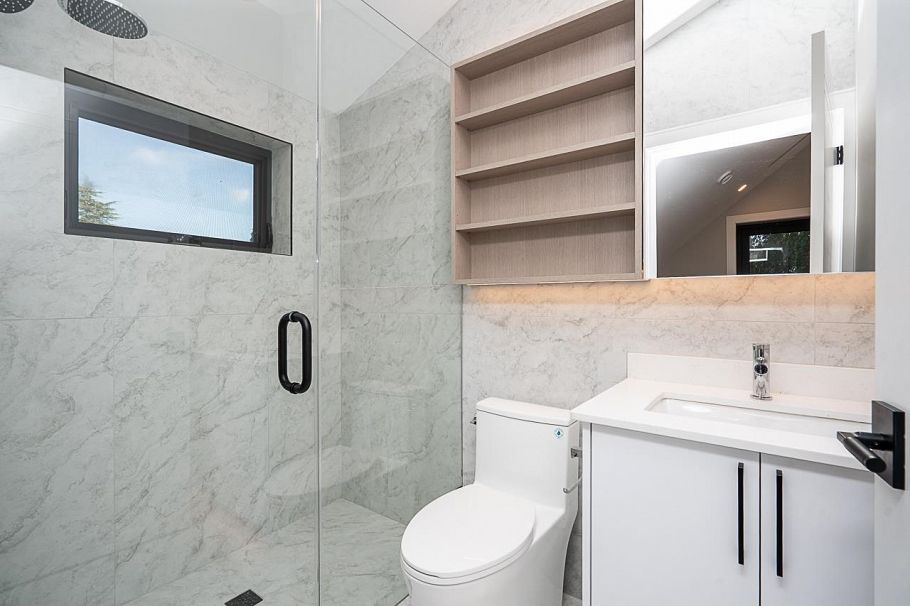 2 4579 W 11th Ave Avenue Vancouver, BC - 31
