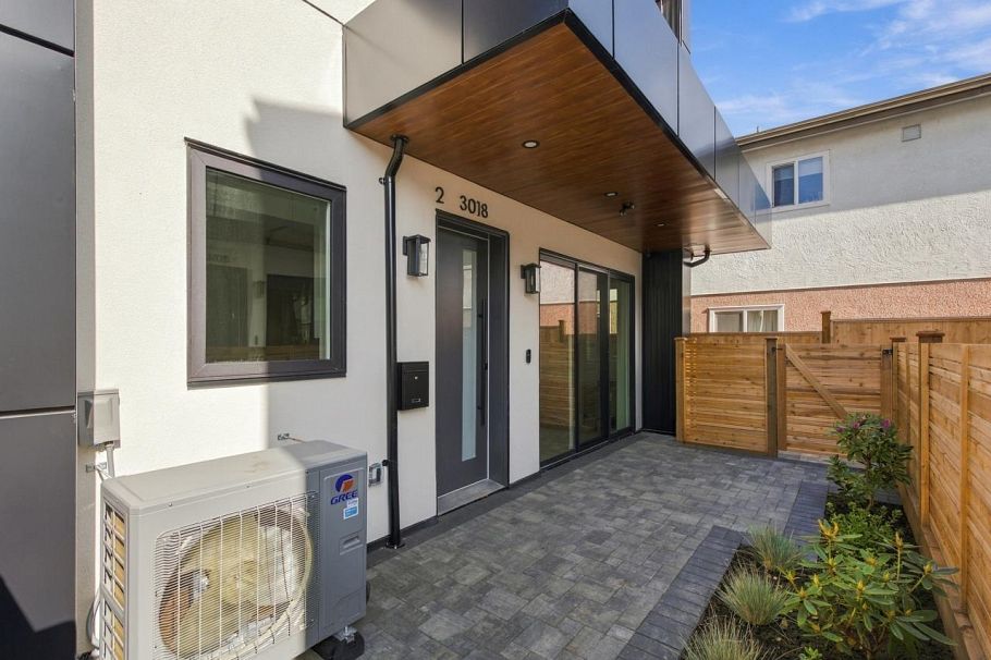 2 3018 E 19th Avenue Vancouver, BC - 3