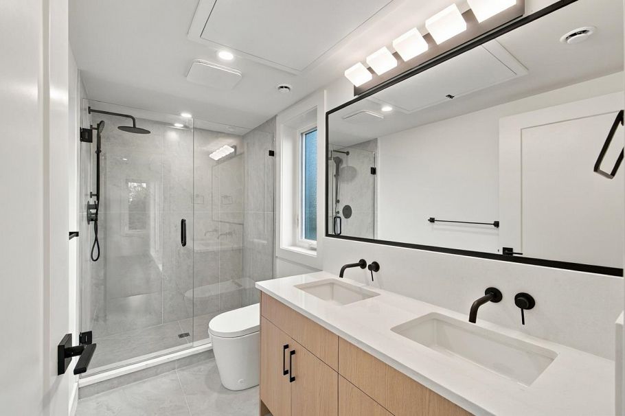 2 3018 E 19th Avenue Vancouver, BC - 25