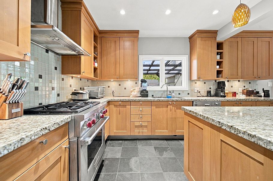 2071 W 44th Avenue Vancouver, BC - 7