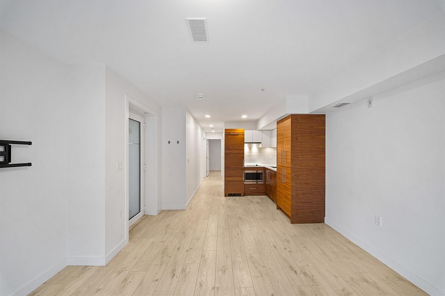28 720 E 3rd Street North Vancouver, BC - 18