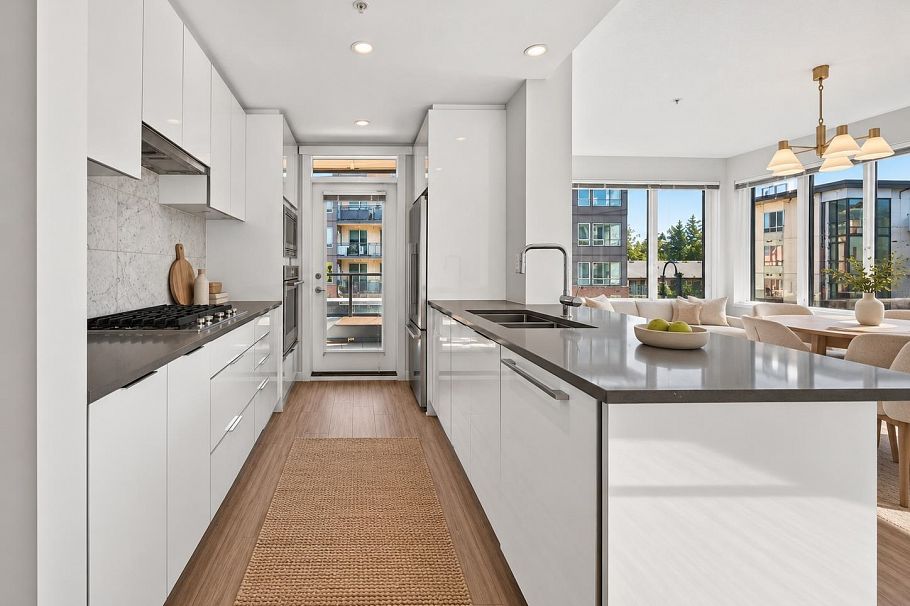 212 2663 Library Lane North Vancouver, BC - 2
