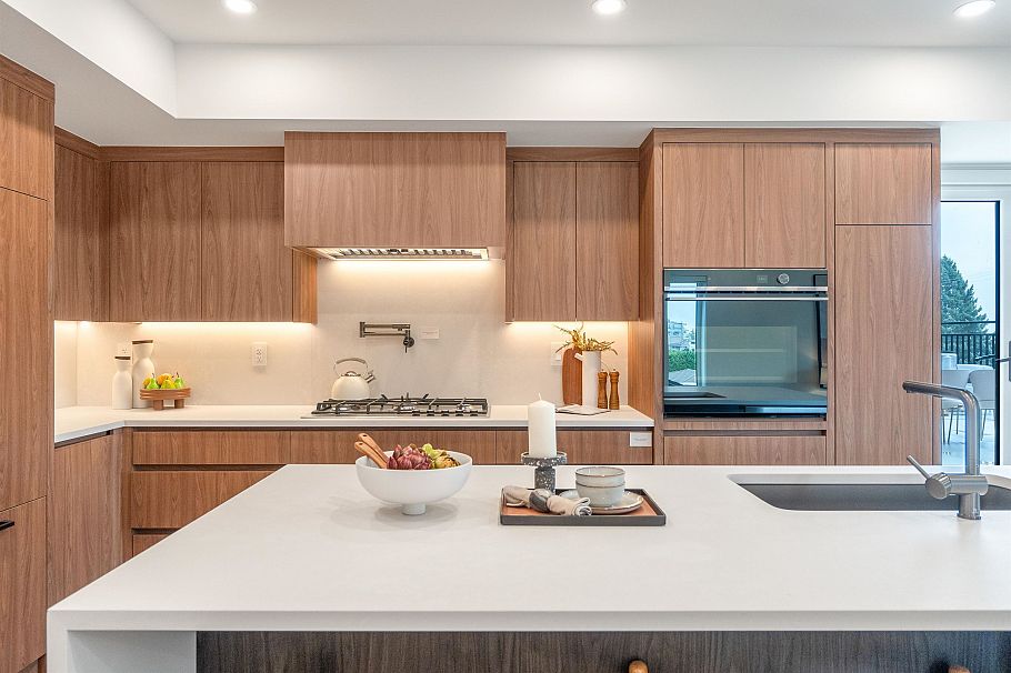 3 950 W 57th Avenue Vancouver, BC - 4