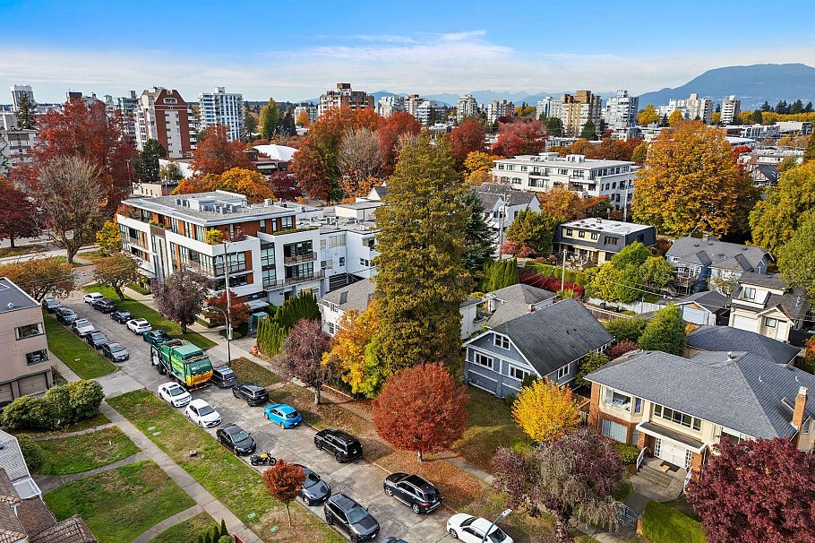 2071 W 44th Avenue Vancouver, BC - 35
