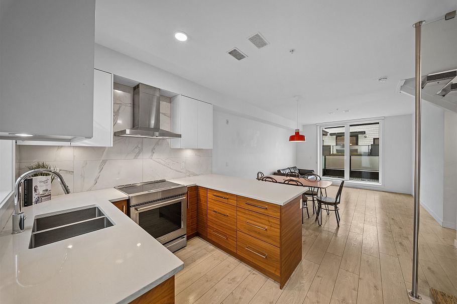 28 720 E 3rd Street North Vancouver, BC - 2